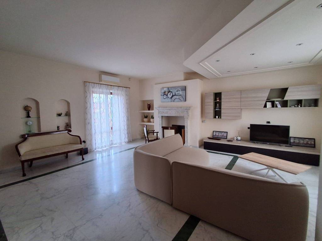 Appartamento a Sarzana in Viale Giuseppe Mazzini, 10 - Foto 3