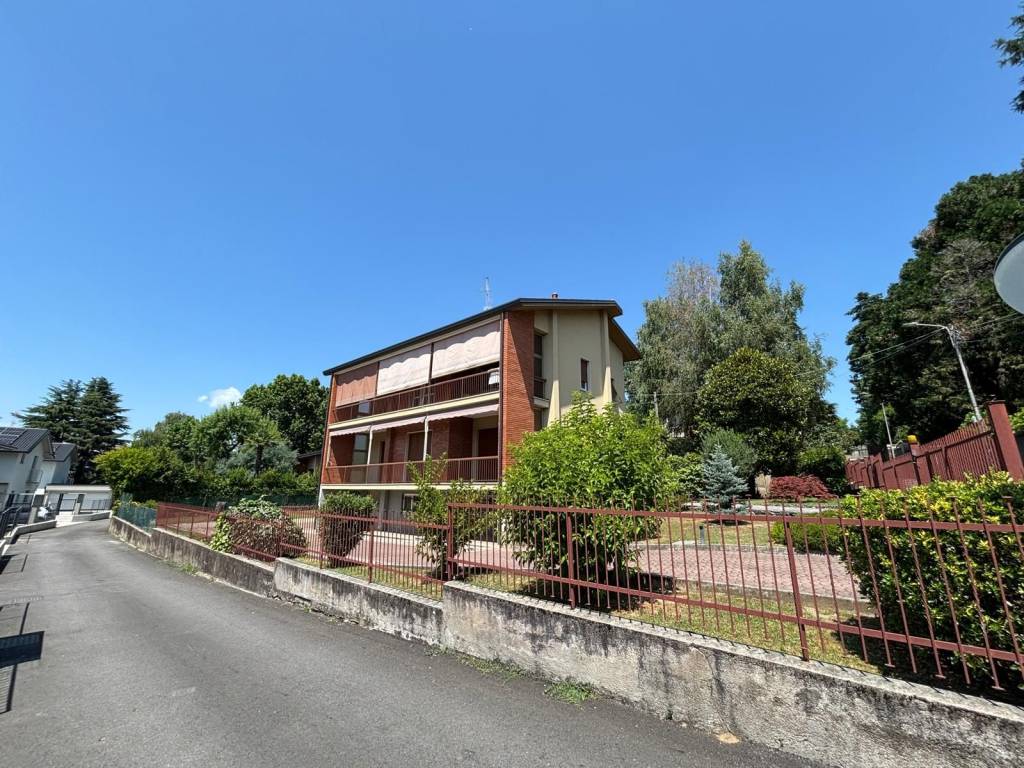 Appartamento a Morazzone in Via Giuseppe Mazzini, 25 - Foto 2