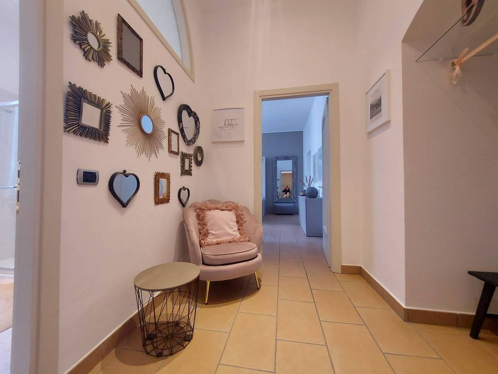 Appartamento a Como in Via Armando Diaz, 31 - Foto 2