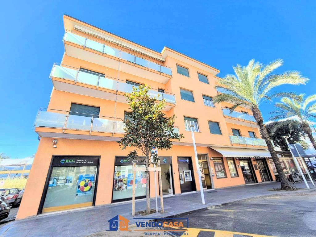 Appartamento a Finale ligure in Via Nicolò Saccone - Foto 2
