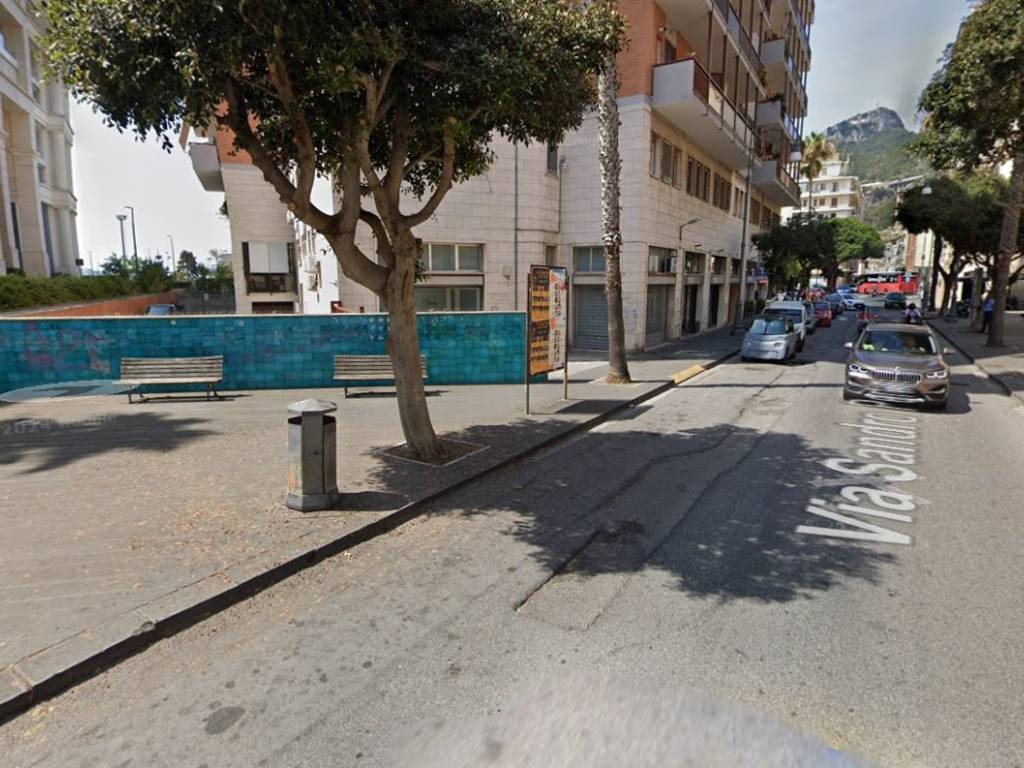 Box / garage a Salerno in Via Sandro Pertini - Foto 2