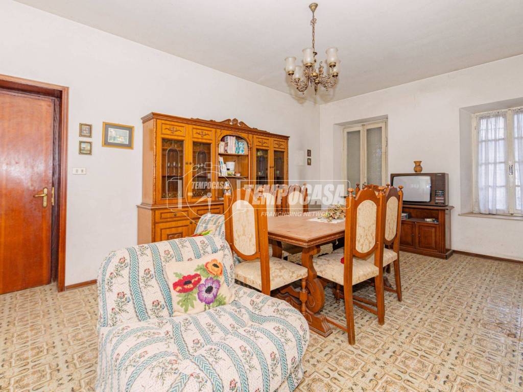 Casa indipendente a Cilavegna in Via Giuseppe Campana 71 - Foto 2