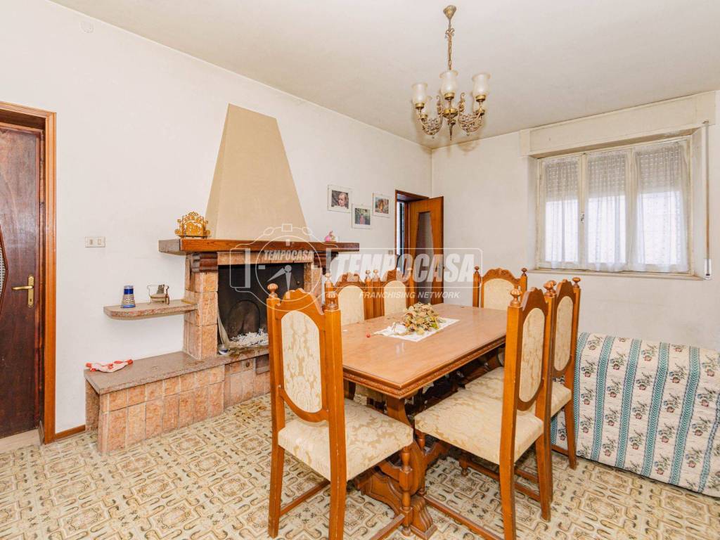 Casa indipendente a Cilavegna in Via Giuseppe Campana 71 - Foto 4