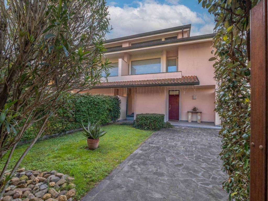 Villa a Bientina in Via Guittone d'Arezzo, 9 - Foto 4