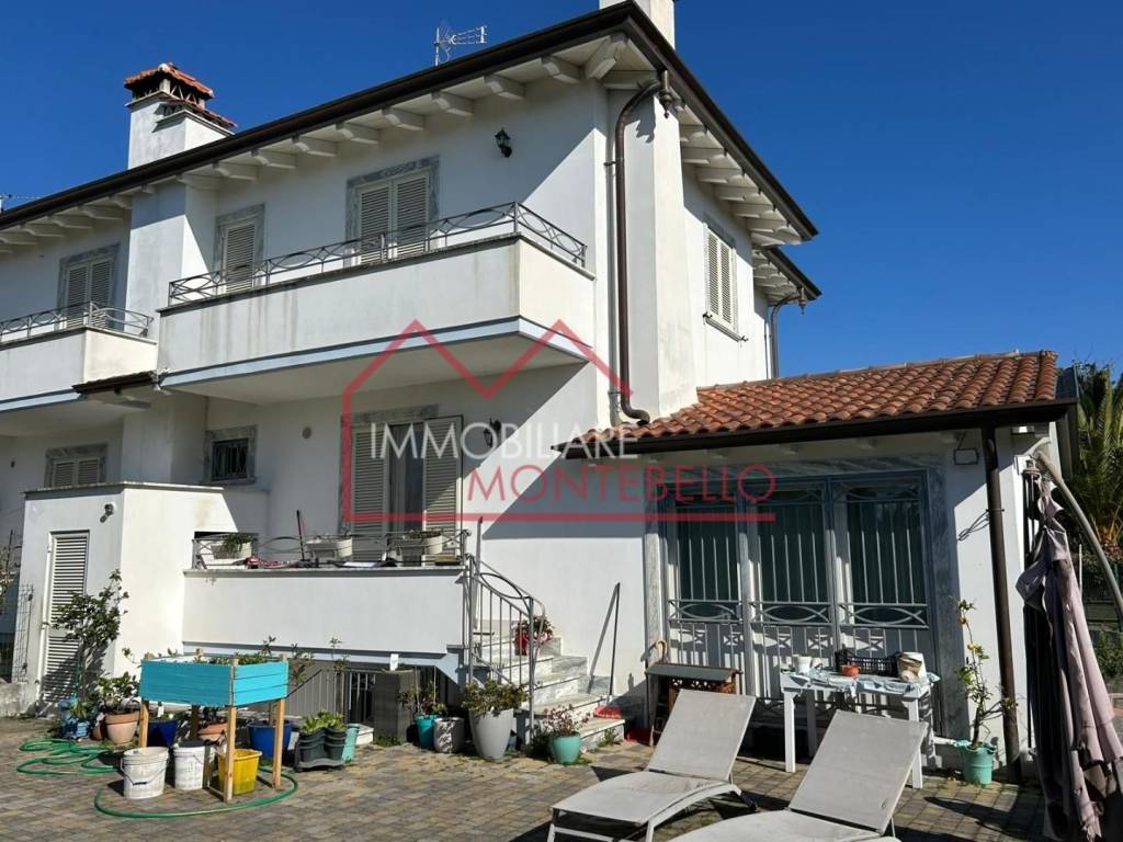 Villa a Camaiore in Via del Paduletto, , 55041 - Foto 4