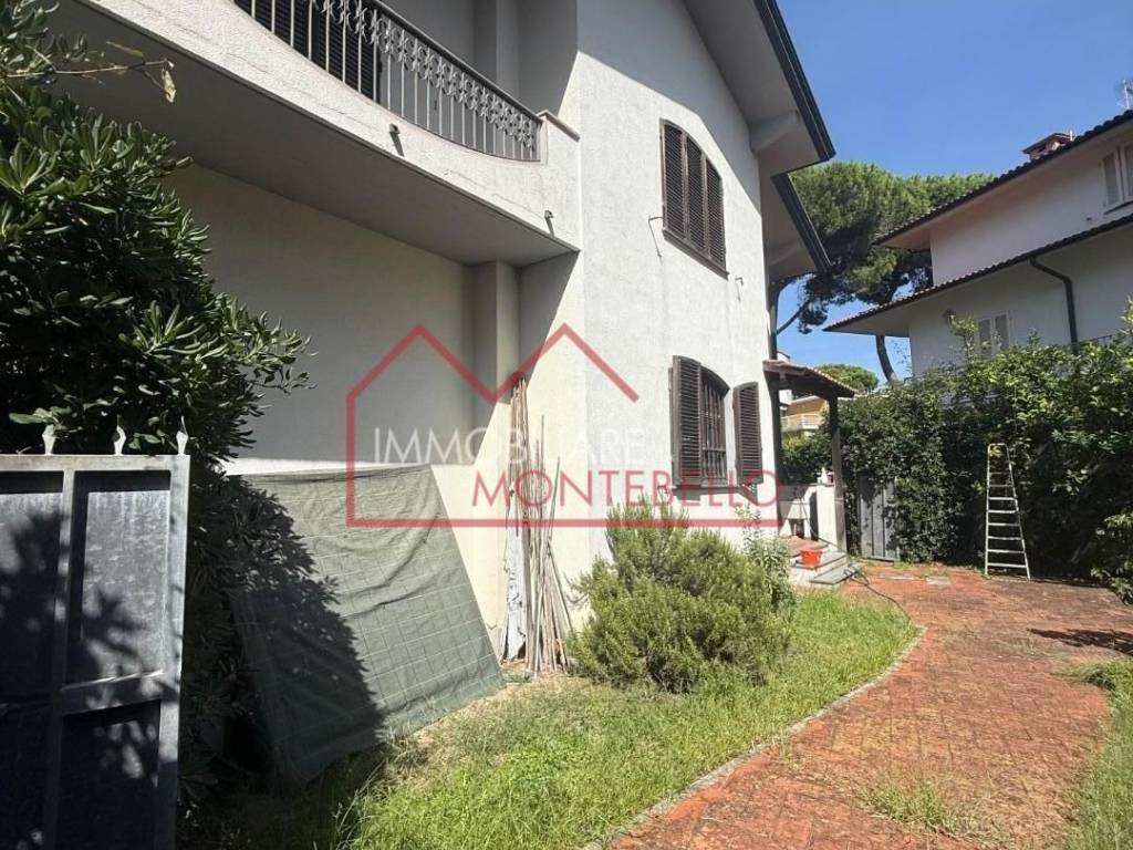Villa a Viareggio in Viale Michelangelo Buonarroti, , 263 - Foto 3