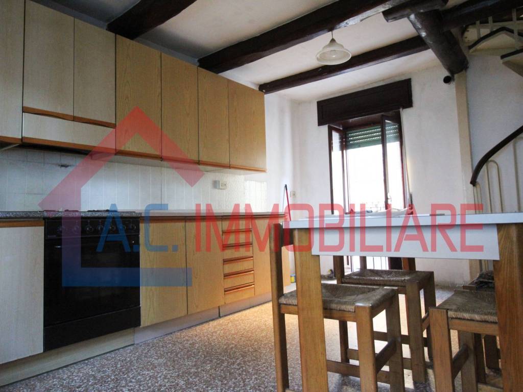 Appartamento a Vergiate in Via Felice Cavallotti, 6 - Foto 3
