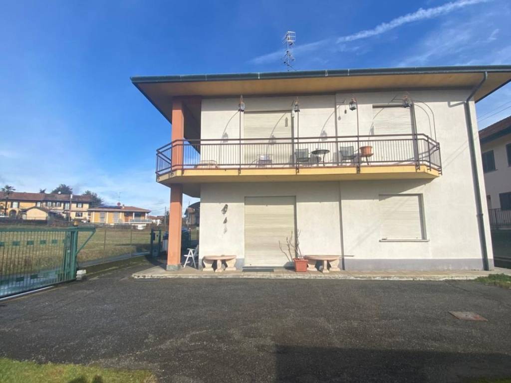 Villa a Sesto calende in Via Golasecca - Foto 2