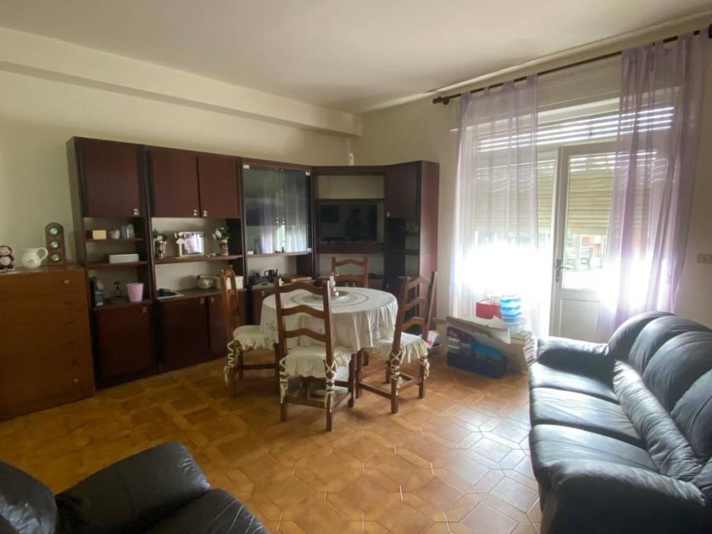 Villa a Sesto calende in Via Golasecca - Foto 5