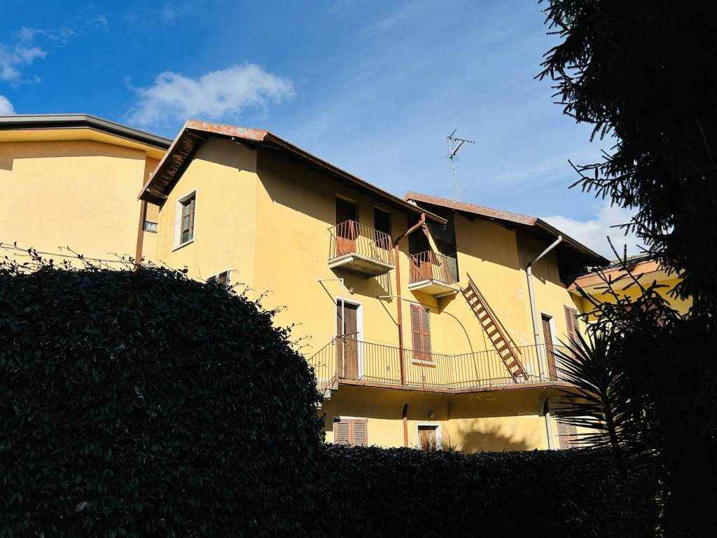 Casa indipendente a Carnago in Via Giuseppe Galliano - Foto 2