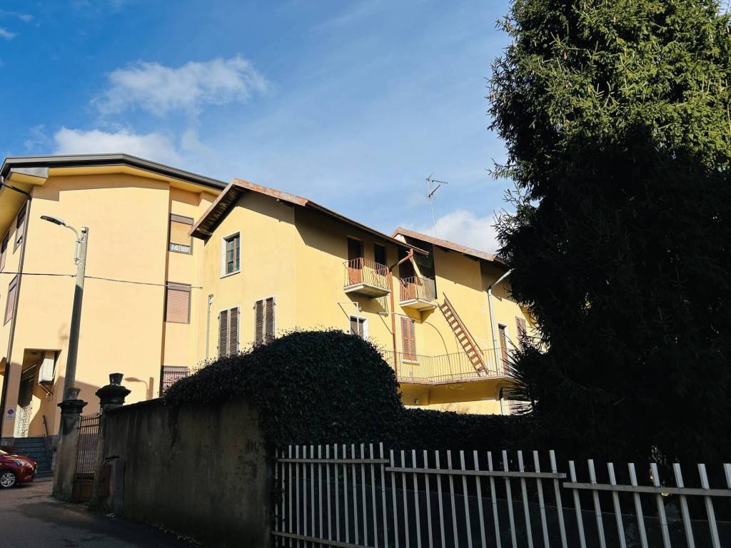 Casa indipendente a Carnago in Via Giuseppe Galliano - Foto 3