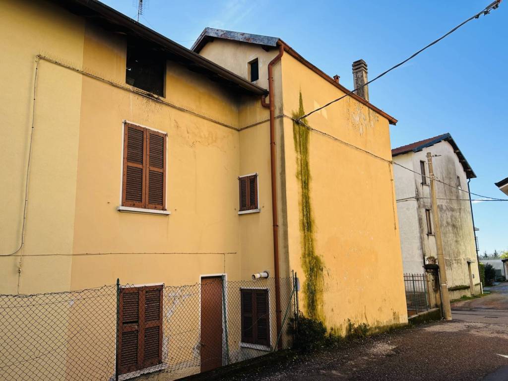 Casa indipendente a Carnago in Via Giuseppe Galliano - Foto 5