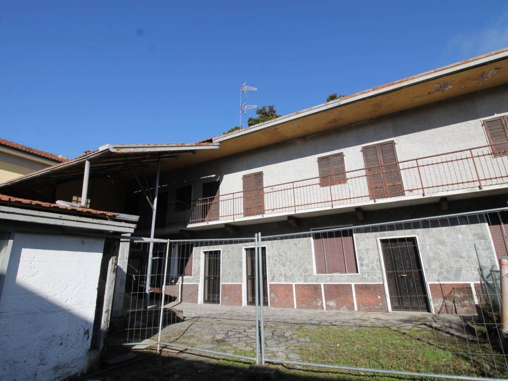 Casa indipendente a Lonate pozzolo in Via Edmondo De Amicis, 12 - Foto 2