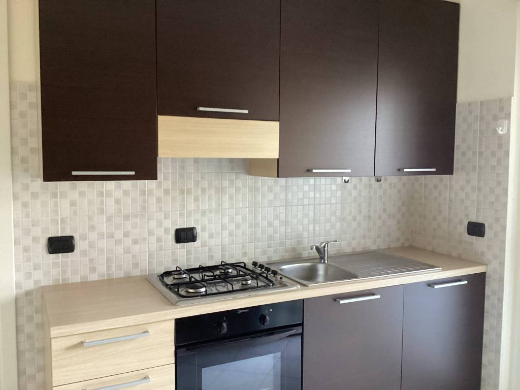 Appartamento a Castellanza in Via Giuseppe Garibaldi, 9 - Foto 5