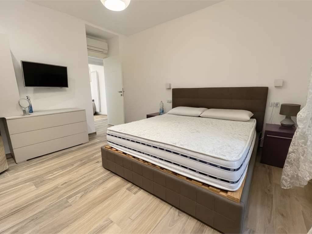 Appartamento a Bologna in VIA AZZOLINI - RISTRUTTURATO - RISC. AUT. - Foto 2