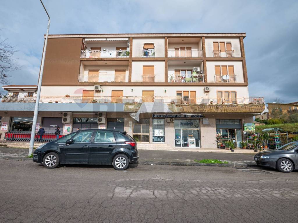 Appartamento a Caltagirone in Viale Sicilia, 25 - Foto 2