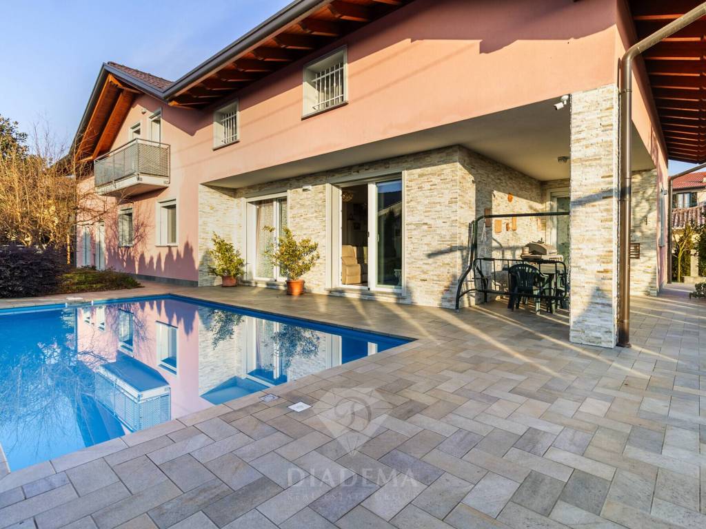 Villa a Jerago con orago in Via Colombo, 41 - Foto 3
