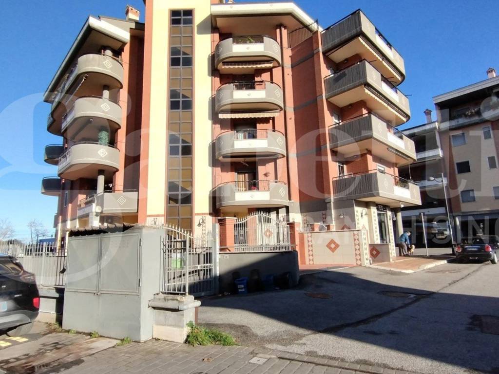 Box / garage a Aprilia in Via Piemonte, snc - Foto 3