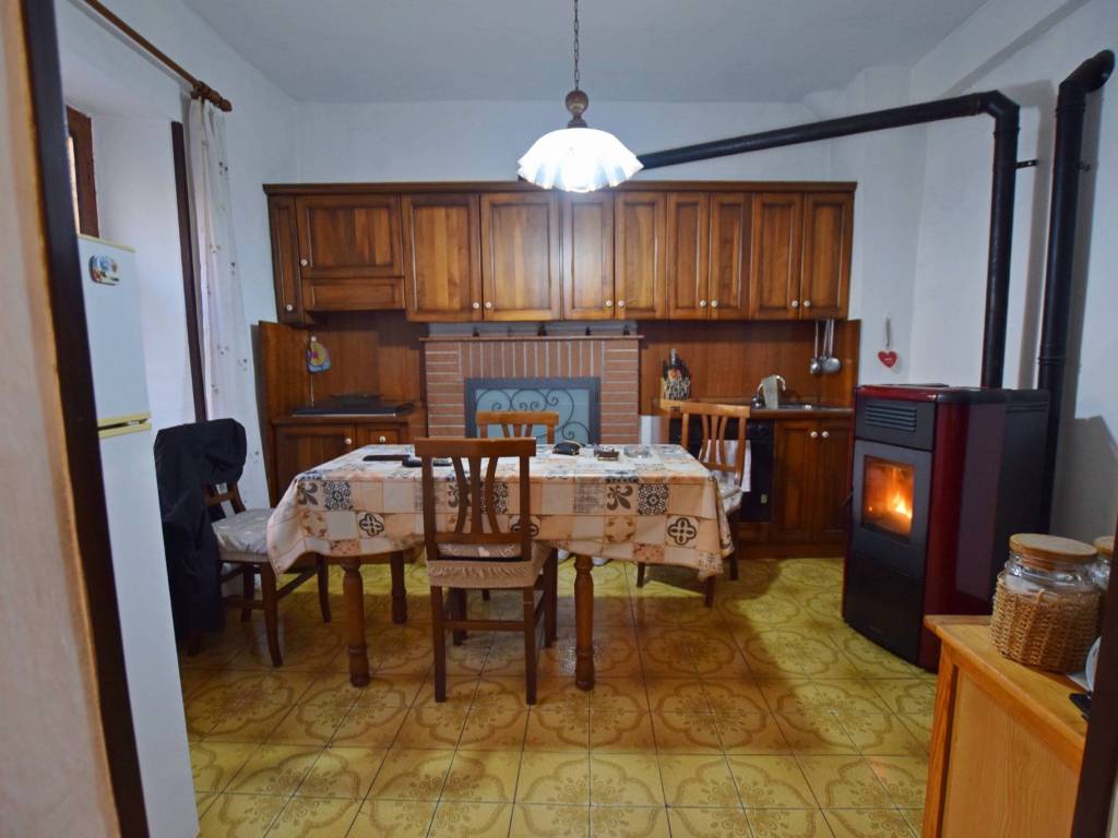 Appartamento a Mombasiglio in Via Bernardino Viglione, 48 - Foto 4
