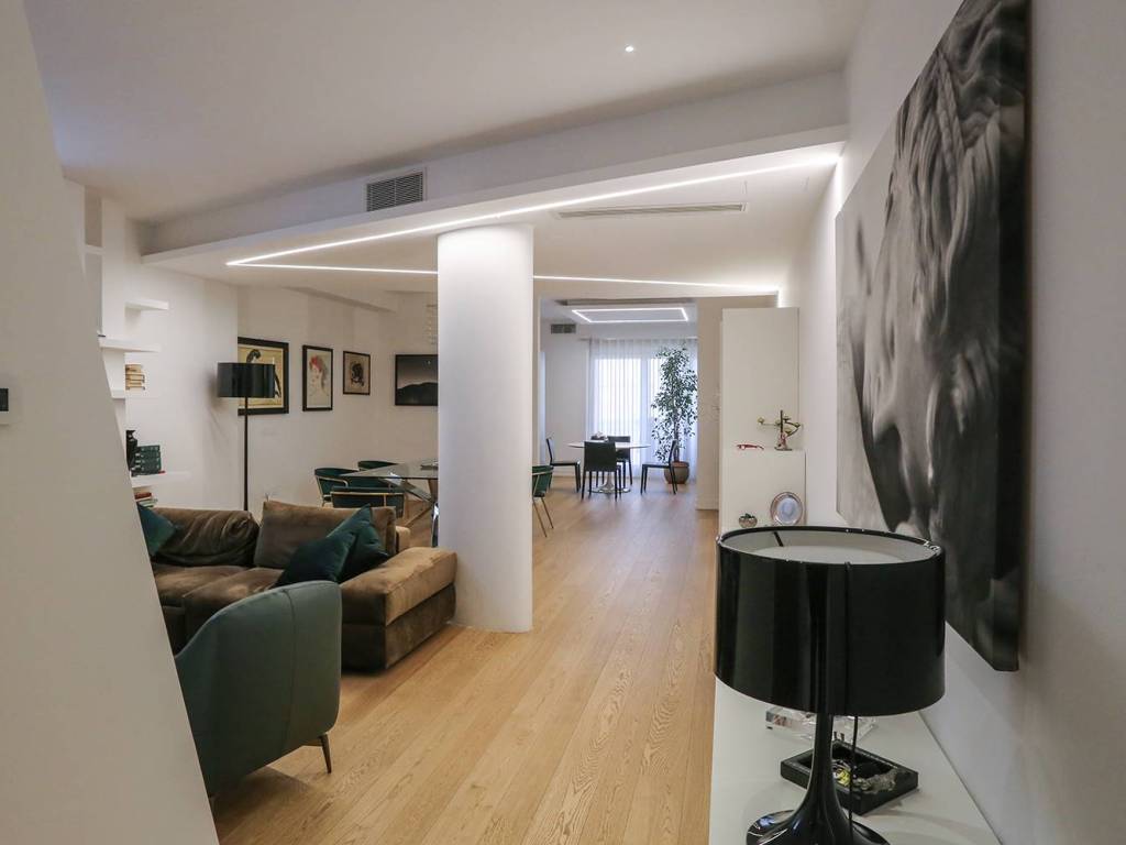 Appartamento a Caserta in Piazza Luigi Vanvitelli, 12 - Foto 2