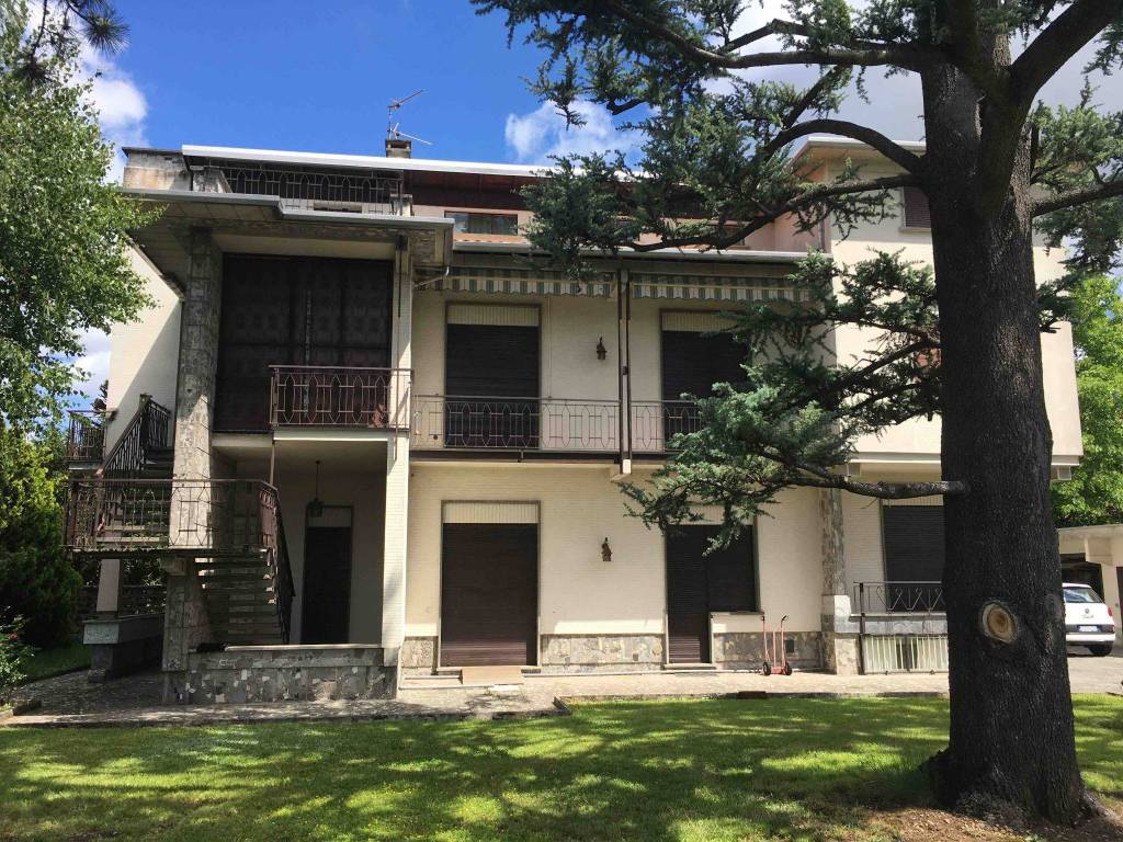 Villa a Lonate pozzolo in Viale Ticino, 37 - Foto 3