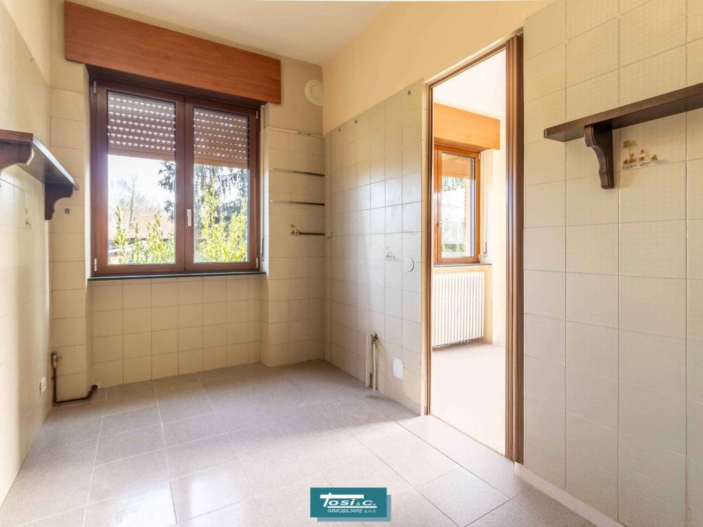 Appartamento a Borgomanero in Via Panighini - Foto 3