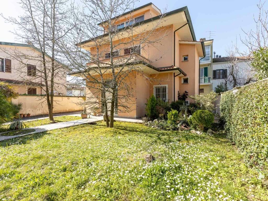 Villa a Pontedera in Via Fratelli Rosselli - Foto 2