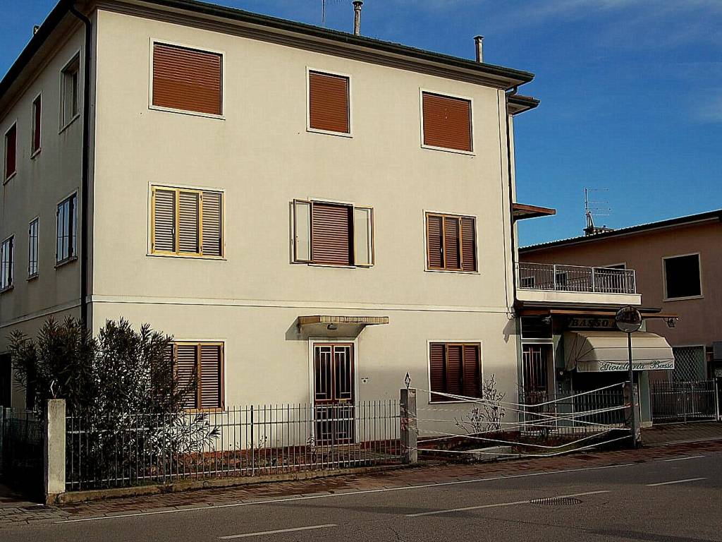 Palazzo / stabile a Carmignano di brenta in Via Martiri della Libertà, 15 - Foto 2