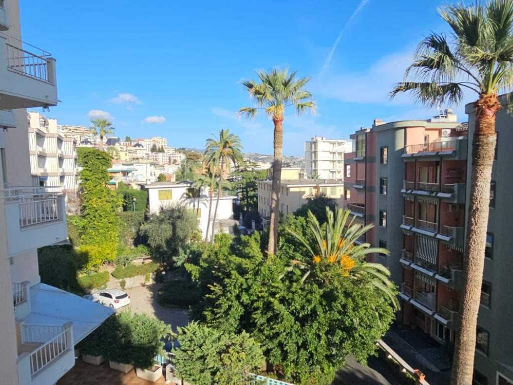 Appartamento a Sanremo in Via Roccasterone, 23 - Foto 2