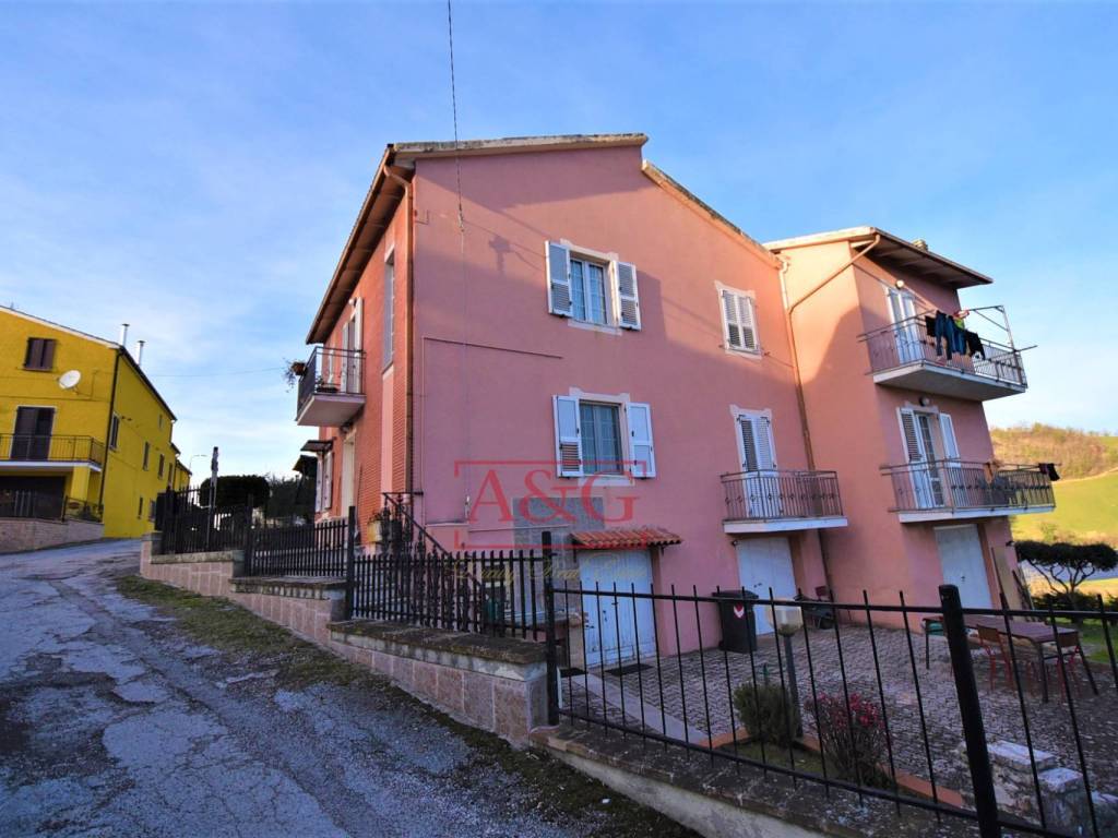 Casa indipendente a Sarnano in Contrada Cardagnano - Foto 2