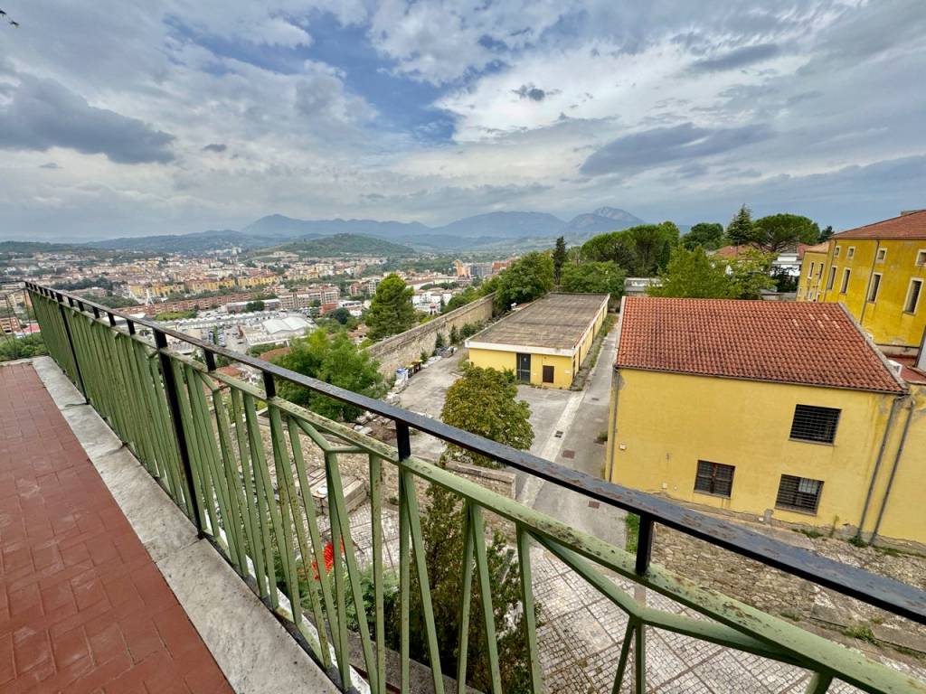 Appartamento a Benevento in Viale degli Atlantici - Foto 2