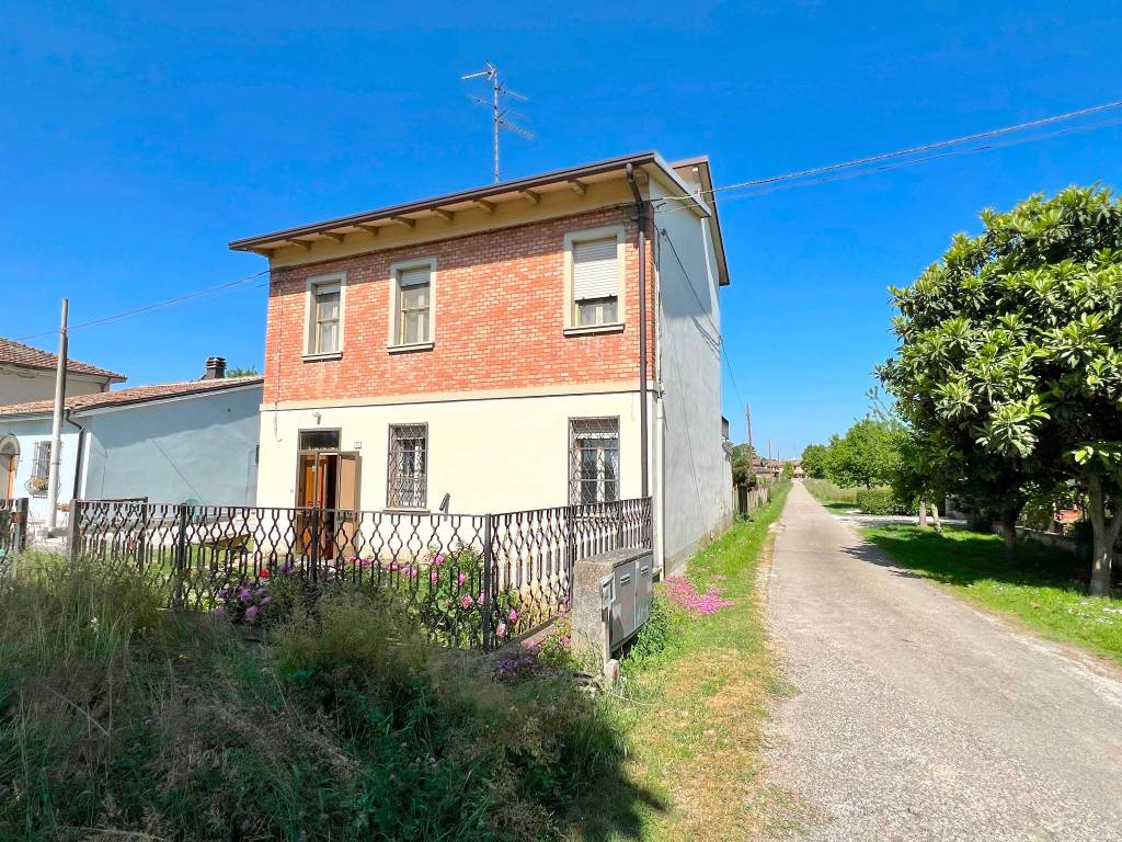 Villa a Argenta in Via Cristo, 50 - Foto 2