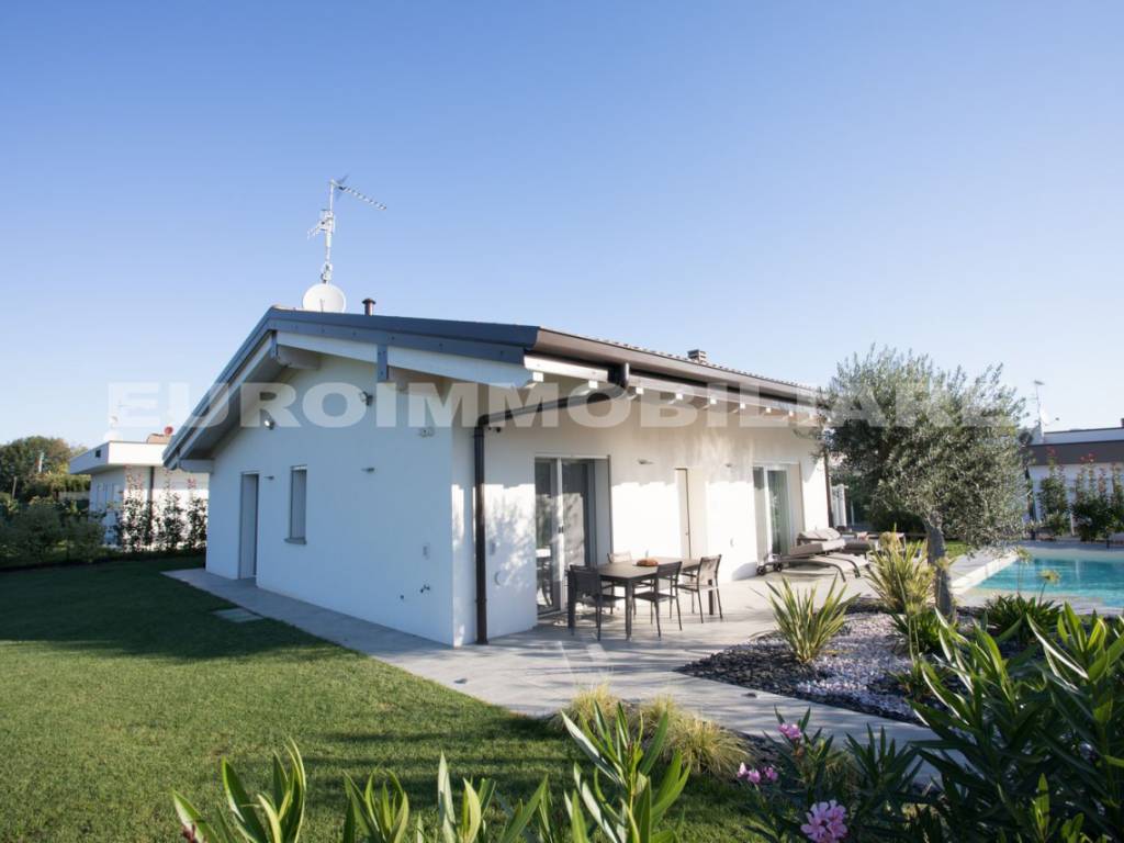 Villa a Castiglione delle stiviere in Via Lonato, 95 - Foto 4