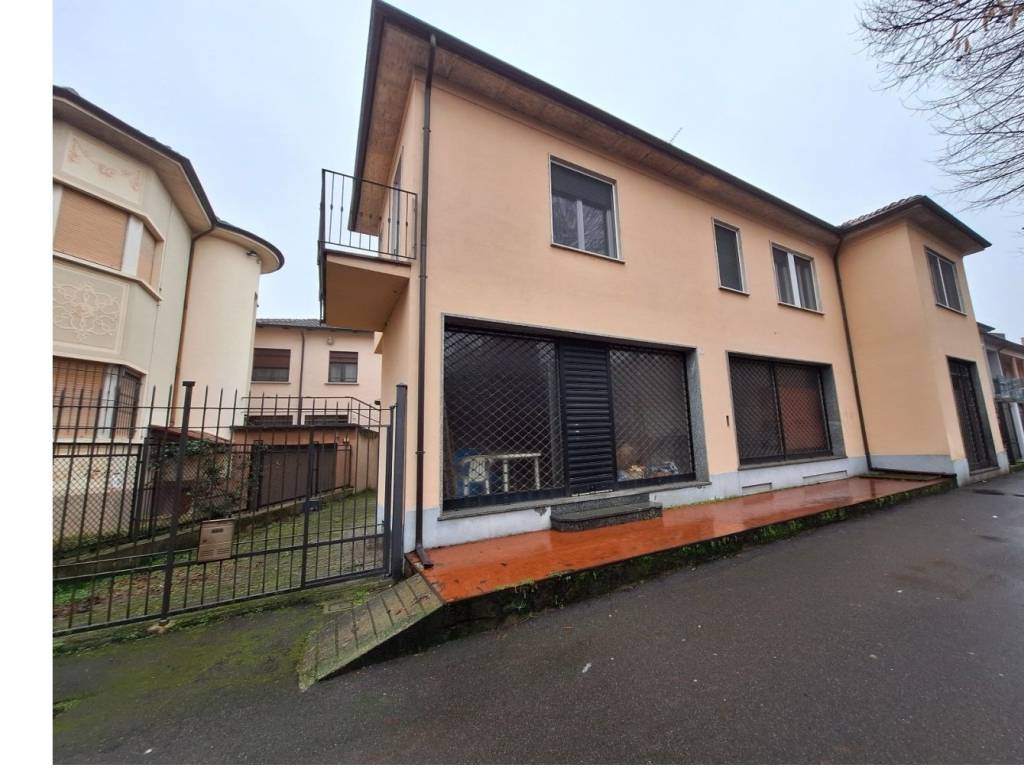 Casa indipendente a Sannazzaro de' burgondi - Foto 2