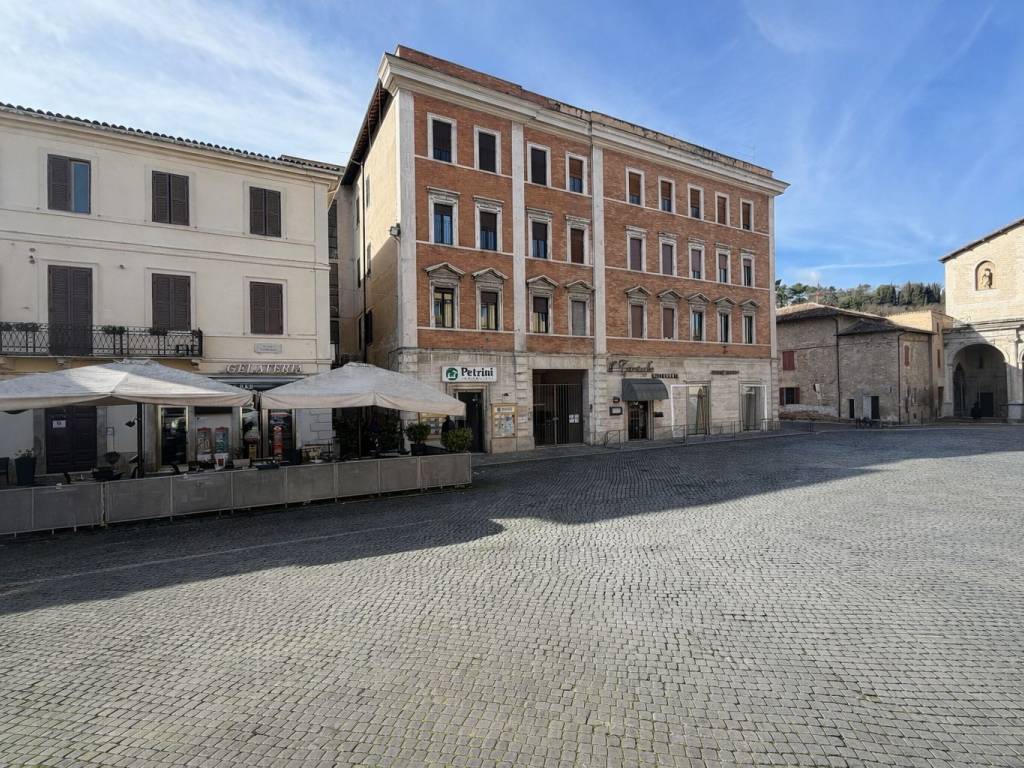 Palazzo / stabile a Spoleto in Piazza Giuseppe Garibaldi, 23 - Foto 2