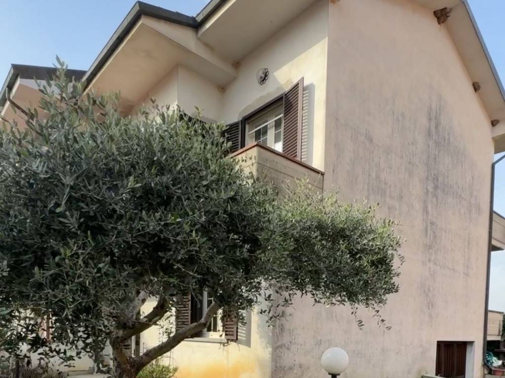 Villa a Monsummano terme in Via Raffaello Orlandini - Foto 2