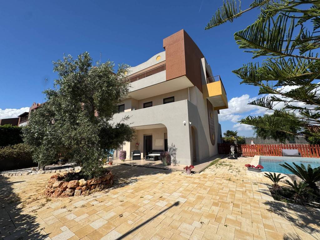 Appartamento a Taranto in Via Maria Montessori, 10 - Foto 2