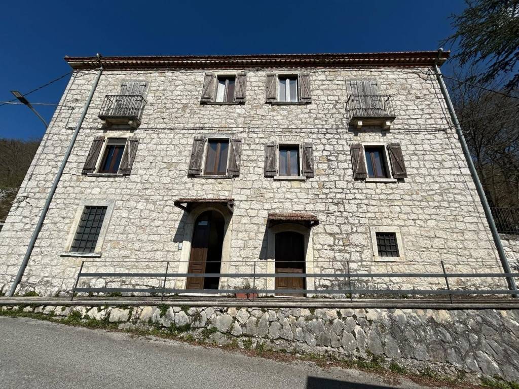 Casa indipendente a Sessano del molise in Via Pescole - Foto 2