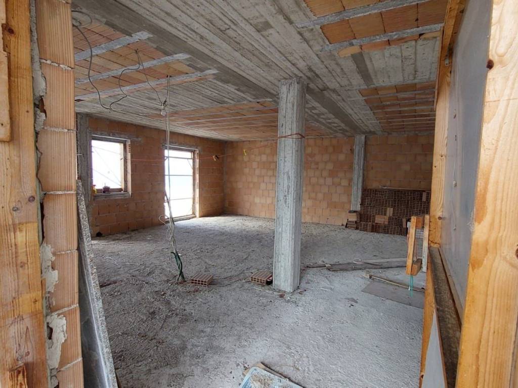 Appartamento a Pesche in Via Isaac Newton - Foto 2