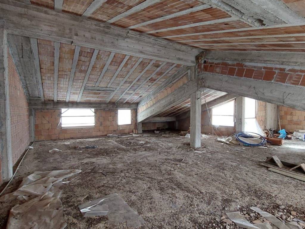 Appartamento a Pesche in Via Isaac Newton - Foto 5