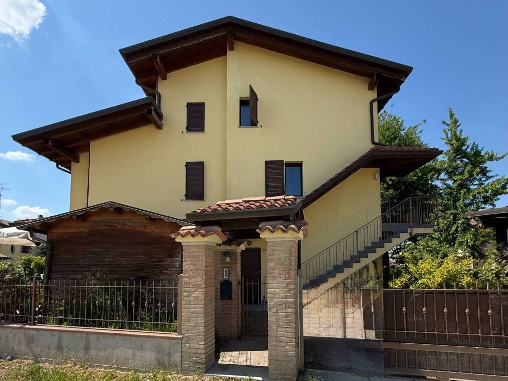 Villa a Cento in Via Antonio Comi - Foto 2