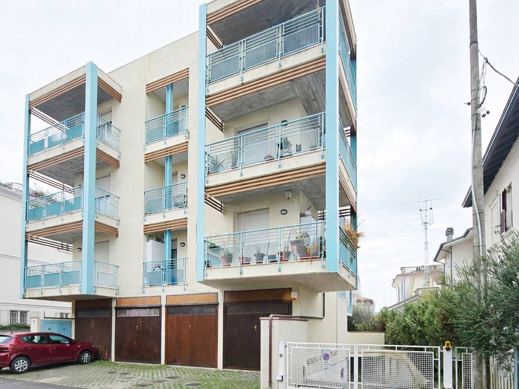 Appartamento a Rimini in Viale Alessandro La Marmora, 18 - Foto 2
