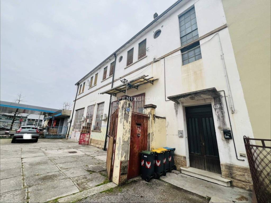 Palazzo / stabile a Padova in Via Lucindo Faggin, 25 - Foto 2