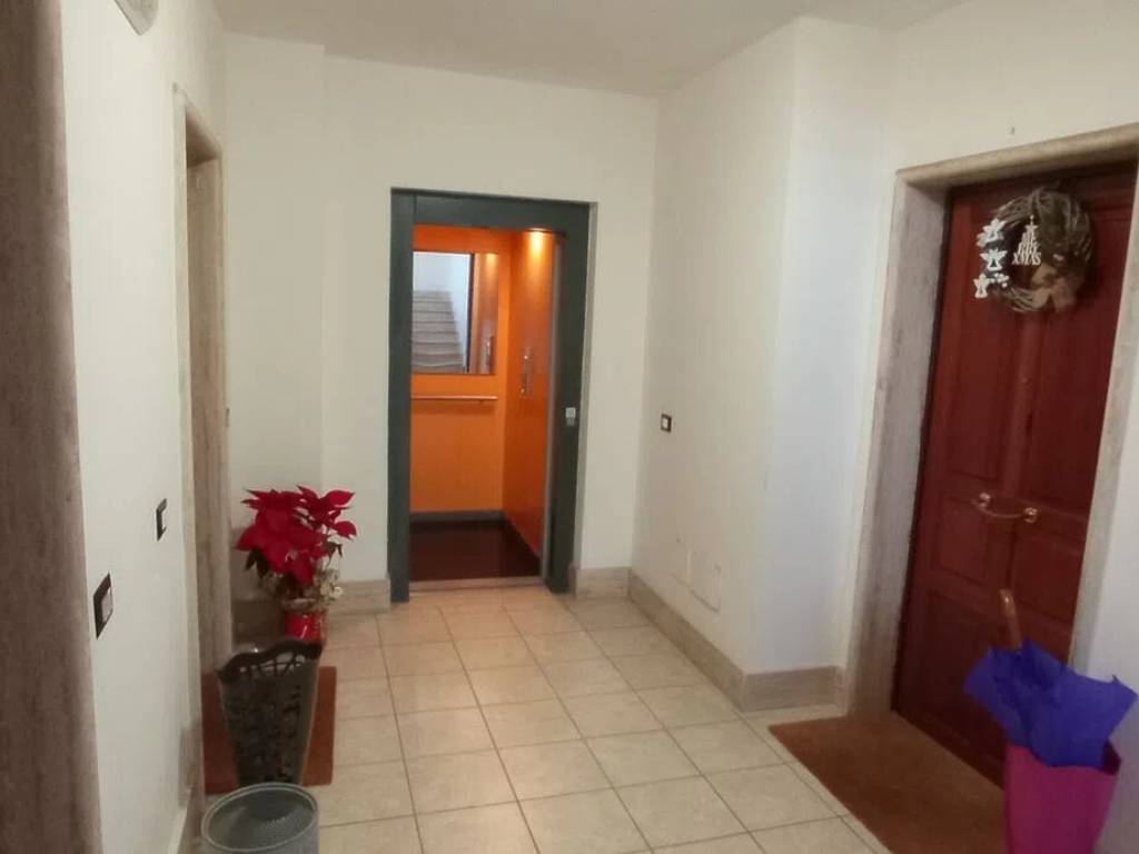 Appartamento a Caserta in Via Emanuele De Cillis, 1 - Foto 2