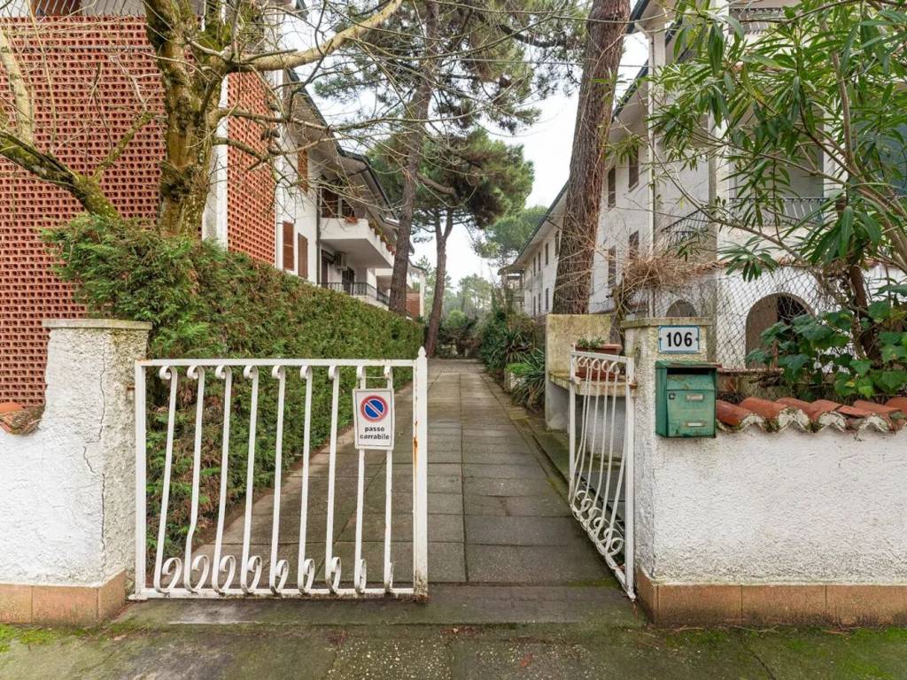 Appartamento a Comacchio in Viale Pietro Mascagni, 106 - Foto 2