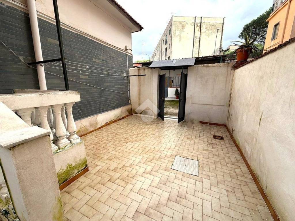Appartamento a Portici in Via Dalbono, 7 - Foto 4