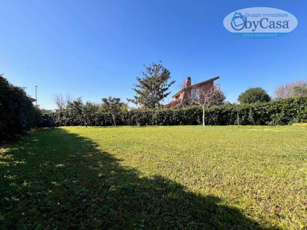 Villa a Ladispoli in Via Saturno - Foto 2