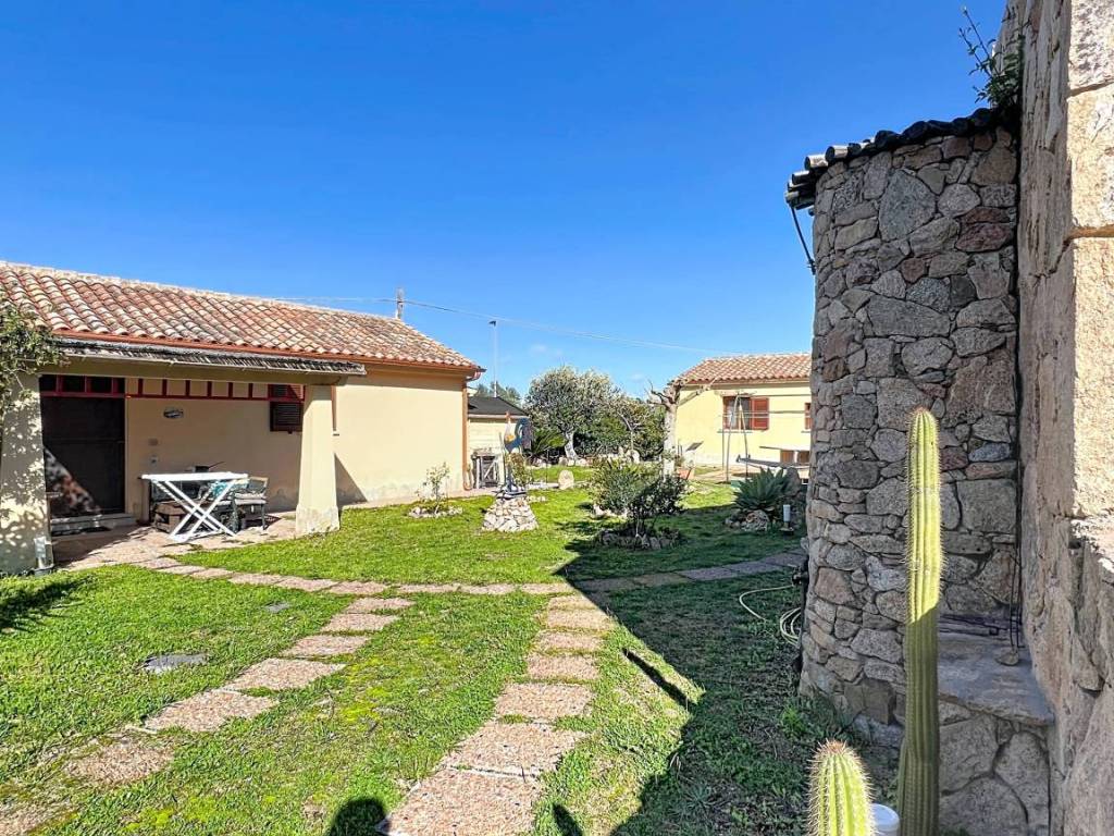 Casa indipendente a Loiri porto san paolo in Via Gallura - Foto 2