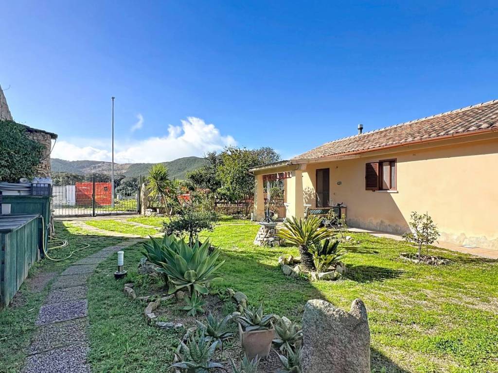 Casa indipendente a Loiri porto san paolo in Via Gallura - Foto 5