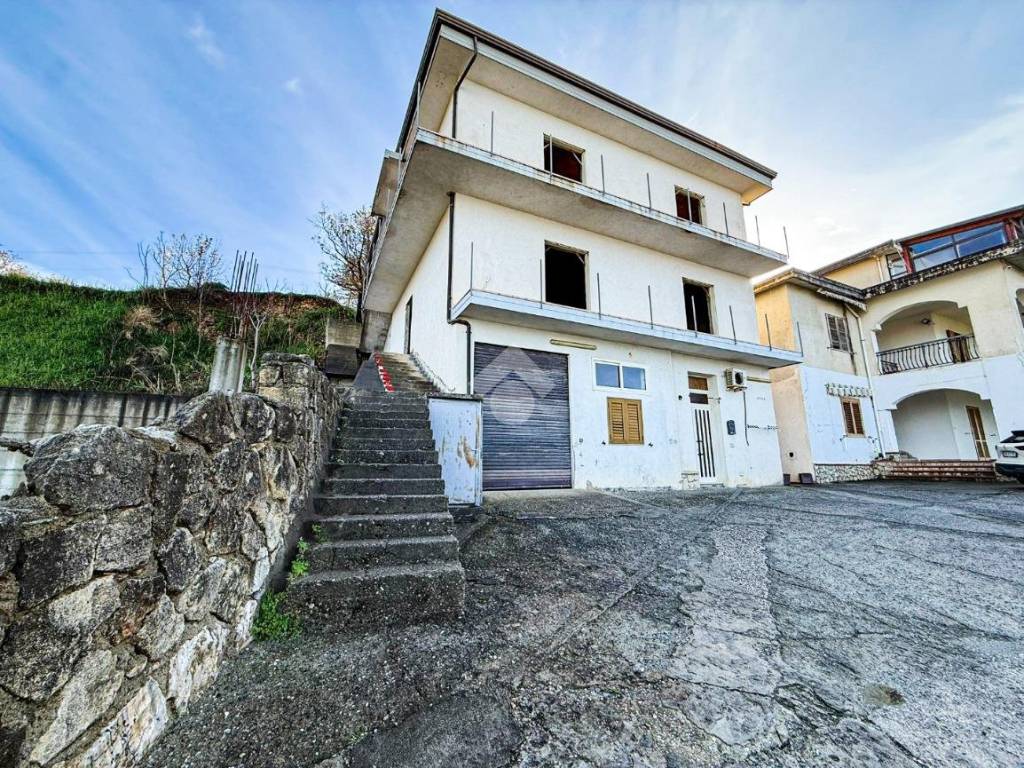 Casa indipendente a San lucido in Strada W - Foto 2